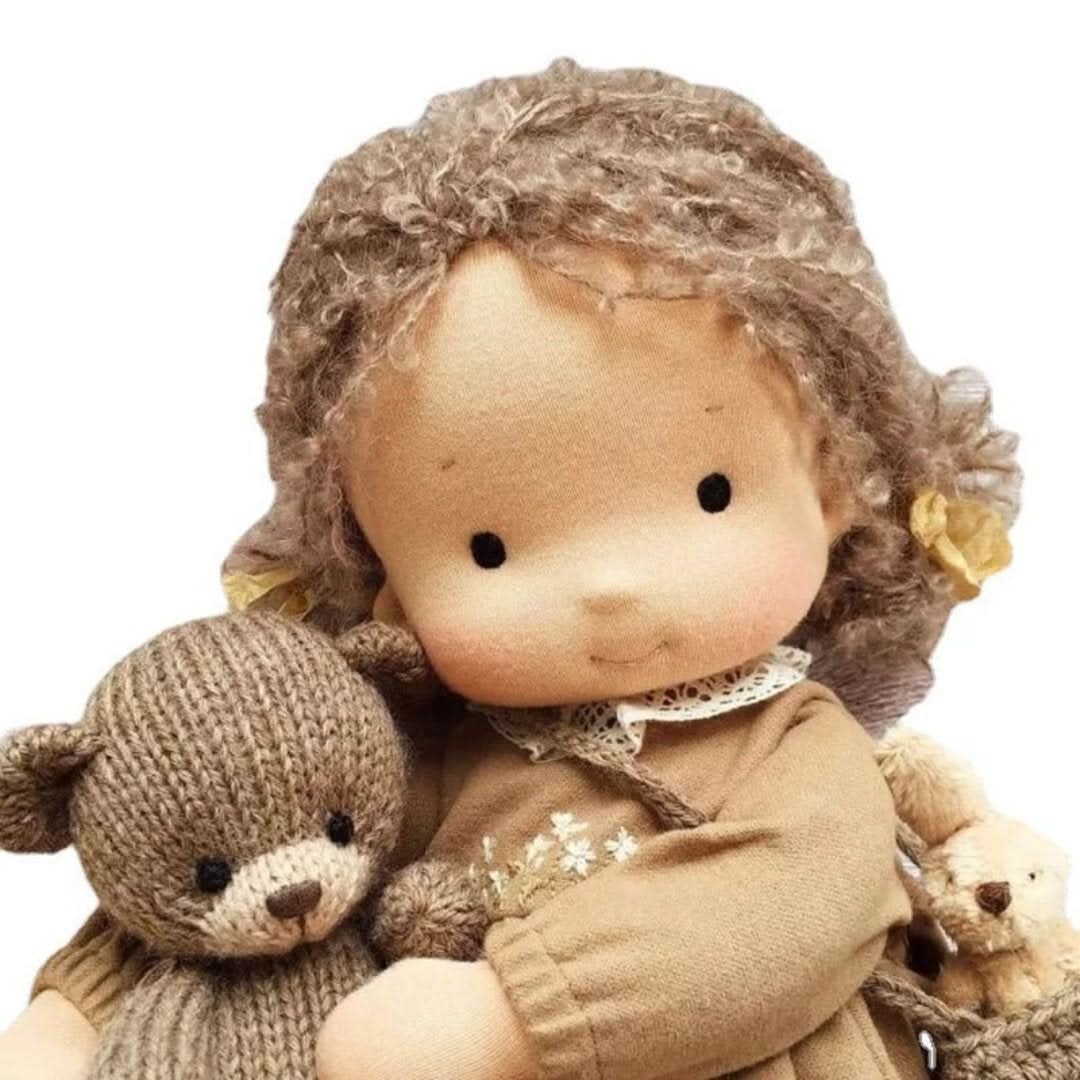 Handgefertigte Waldorf-Puppe aus Naturmaterialien – 30 cm groß